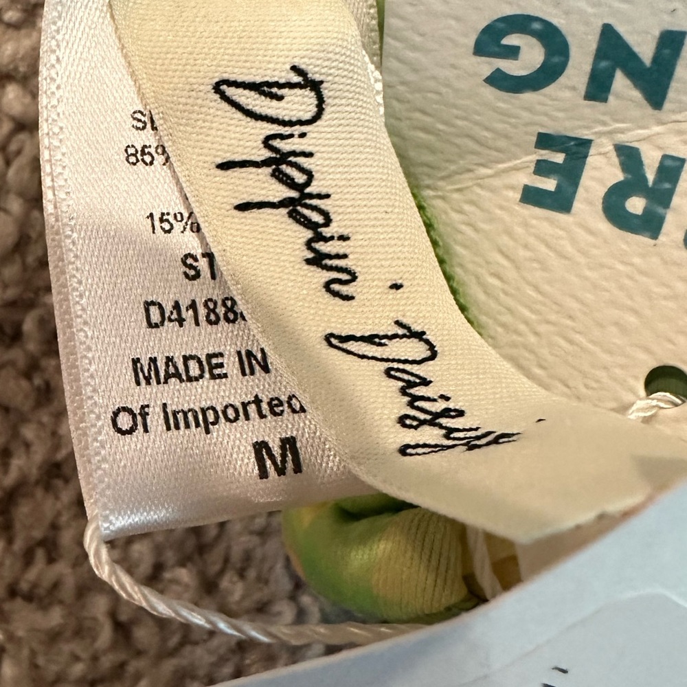 dippin daisy’s tie front bikini top. NWT. size medium.